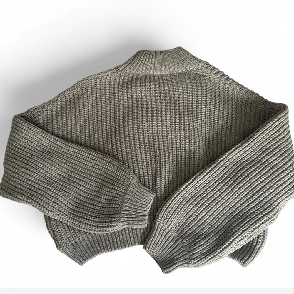 Gray Cropped Rib-Knit Sweater - Picture 4 of 8